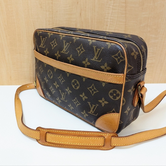 ✨ Louis Vuitton ✨ Trocadero 27 monogram crossbody bag - Picture 5 of 14